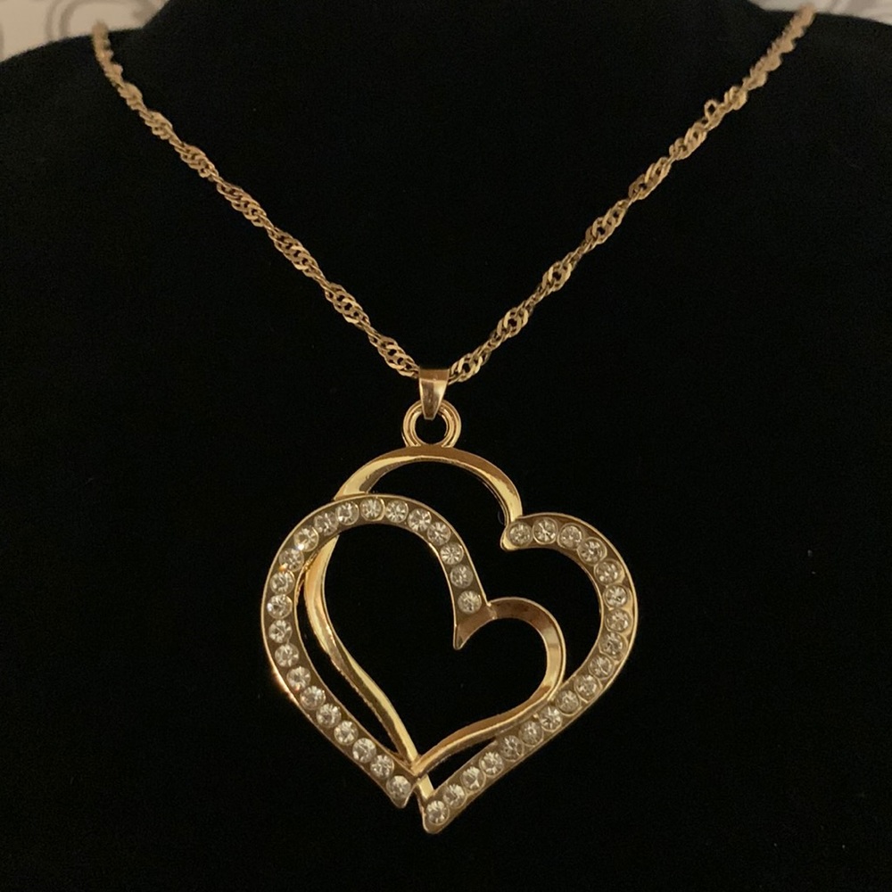 4/$20 NIP 3pc Heart Rhinestone Set - Picture 4 of 6